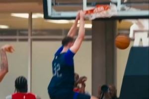 期待新赛季！浓眉和弗拉格打出精妙高低位配合 后者双手暴扣终结