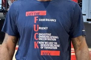 哈登谈范甘迪特制文化衫：他很疯狂 在尽一切努力帮助球队