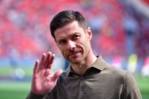 3年前的今天阿隆索出任勒沃库森主帅，带队斩获3冠+不败问鼎德甲