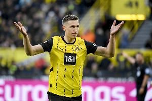 德天空：多特已为施洛特贝克提供续约合同，但他想先看本赛季成绩