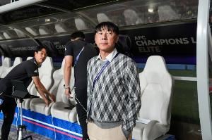 上任仅65天！韩媒：蔚山HD主帅申台龙下课，带队2胜4平4负