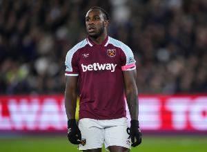 天空体育：安东尼奥随布伦特福德训练，不过预计该队不会签他