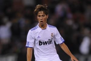 不堪回首！卡纳莱斯：效力皇马期间让我崩溃，我常常独自关灯哭泣