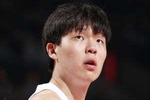 媒体人：杨瀚森调整能力无敌了 归根结底还是得放平心态