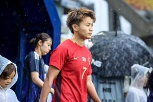 王霜：如果能在偶像C罗踢球的国家获奖，那对我来说非常开心