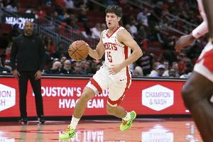 揭幕战对阵卫冕冠军！火箭官方：季前赛以不败战绩结束👏