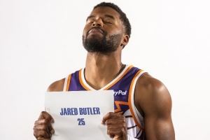对阵湖人爆砍35分7板9助！名记：太阳已经裁掉了贾里德-巴特勒