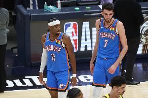 霍姆格伦：很高兴今天能和球迷分享庆祝仪式 冠军旗帜将长留俄城