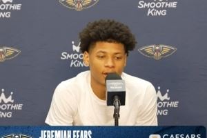 7号秀费尔斯：我对自己要求严格今天表现还可以 我还得继续练