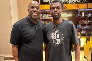 魔术师：在文班昨天大爆发前 我和他的父亲费利克斯共度时光