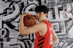 媒体人：杨瀚森只有第一节打四分钟是很正常的 教练现在只想赢球