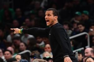 马祖拉暂停喊话：小乔丹4天前还是个街溜子 你却让他在你身上扣篮