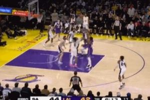 探囊取物！东契奇完成抢断 八村塁中投帮助湖人扳平比分